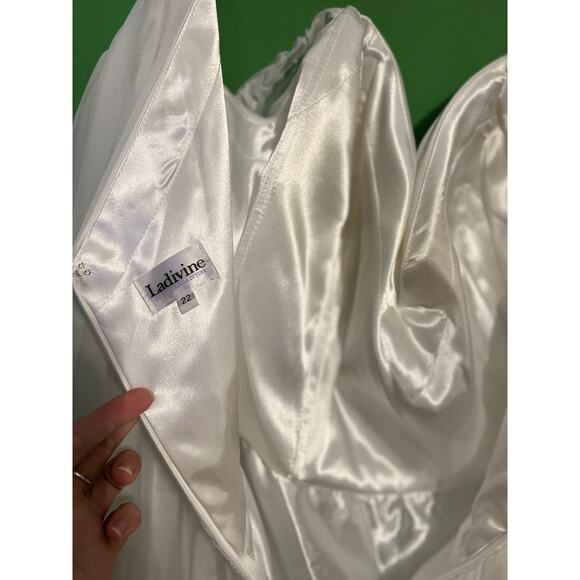 NWT Cinderella Divine White Off Shoulder Ethereal Wedding Gown Size 22 $299 - Picture 11 of 14